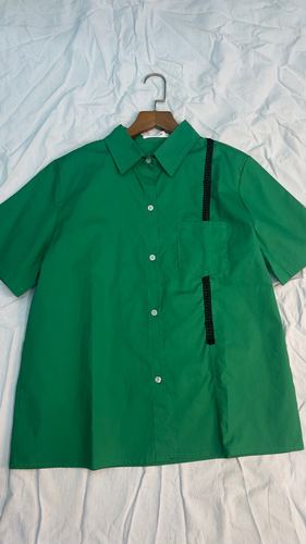Short-sleeve tie-detail shirt