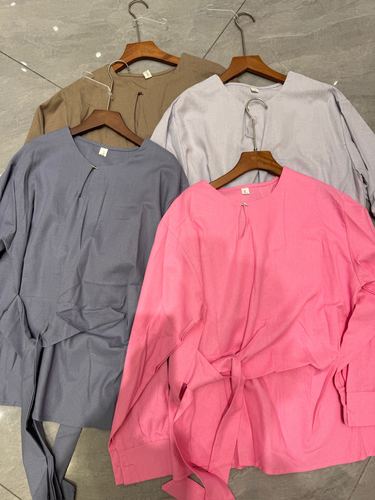 Belted shirt & pleated trousers