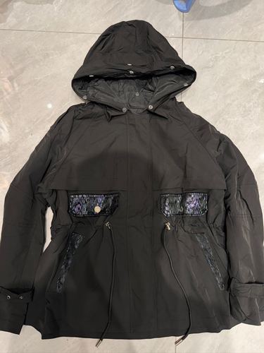 Sequin-pocket hooded jacket