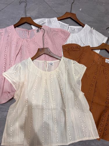 Lace-trim blouse