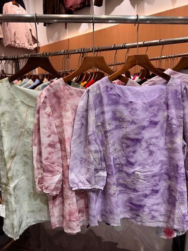 Floral print blouse