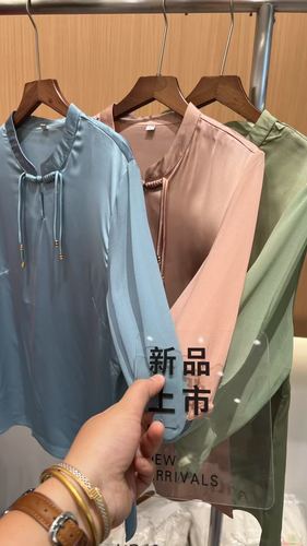 Zip-up jacket
