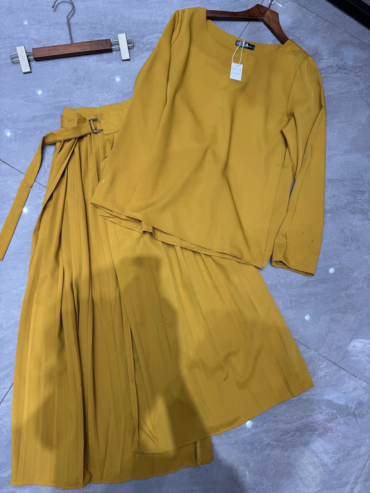 Top & pleated skirt set