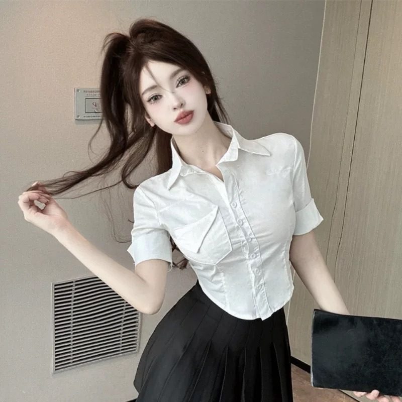 Cropped short-sleeve shirt