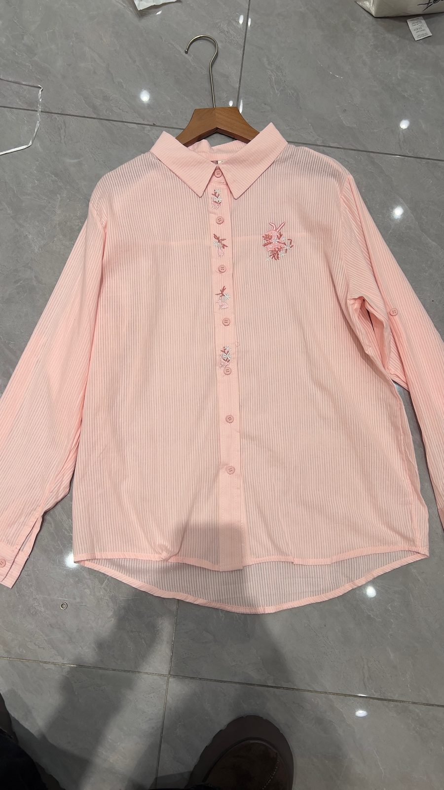 Pastel shirt with embroidered motif