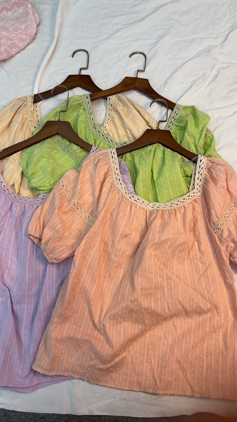 Puff-sleeve lace-trim blouse
