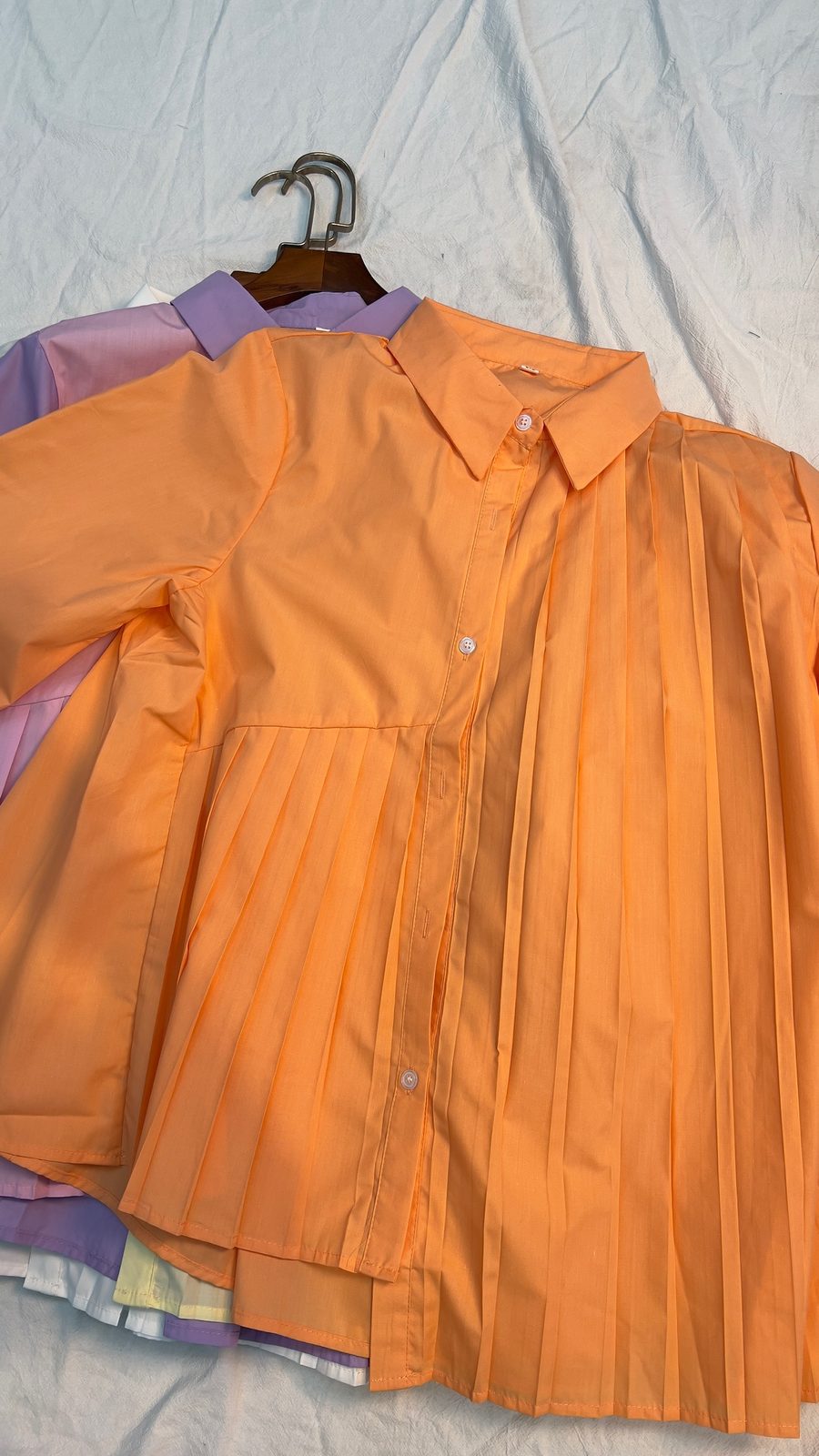 Pleated-back shirt
