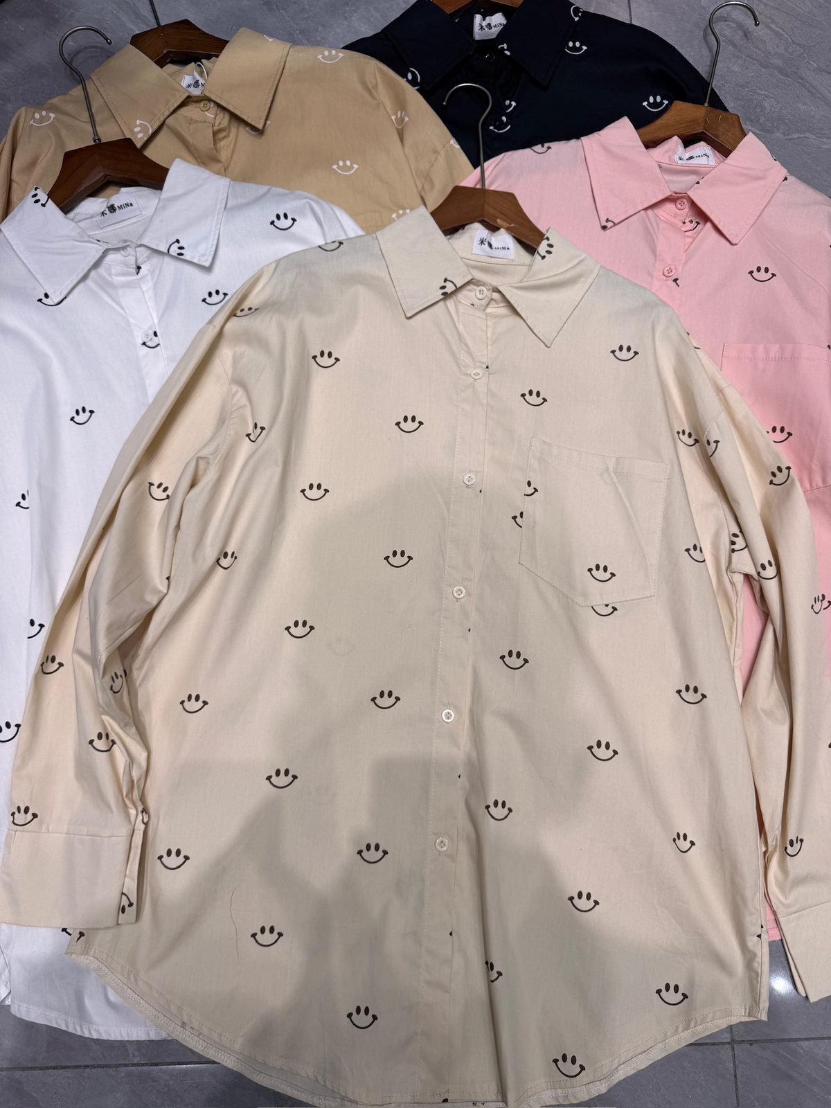 Motif print shirt