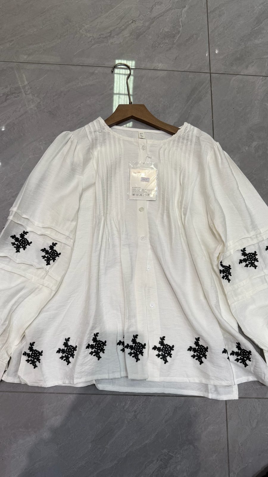 Star-embroidered tunic blouse