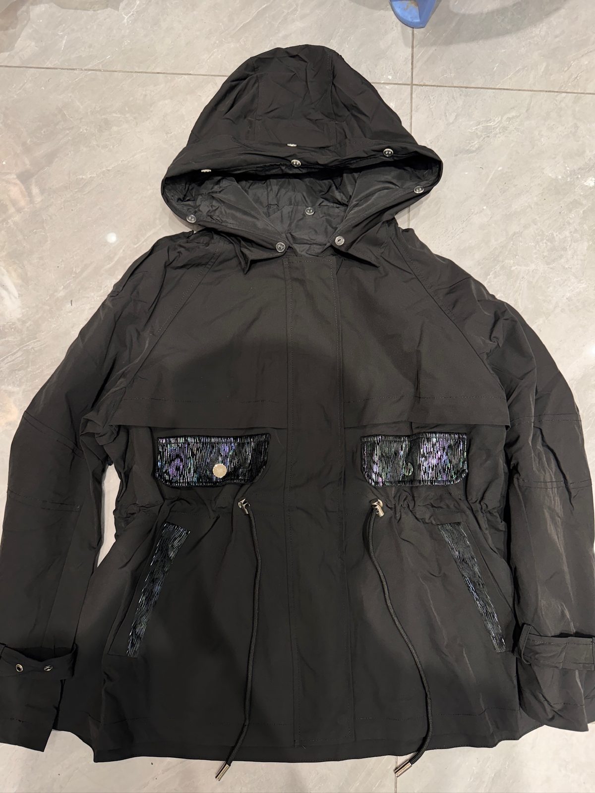 Sequin-pocket hooded jacket