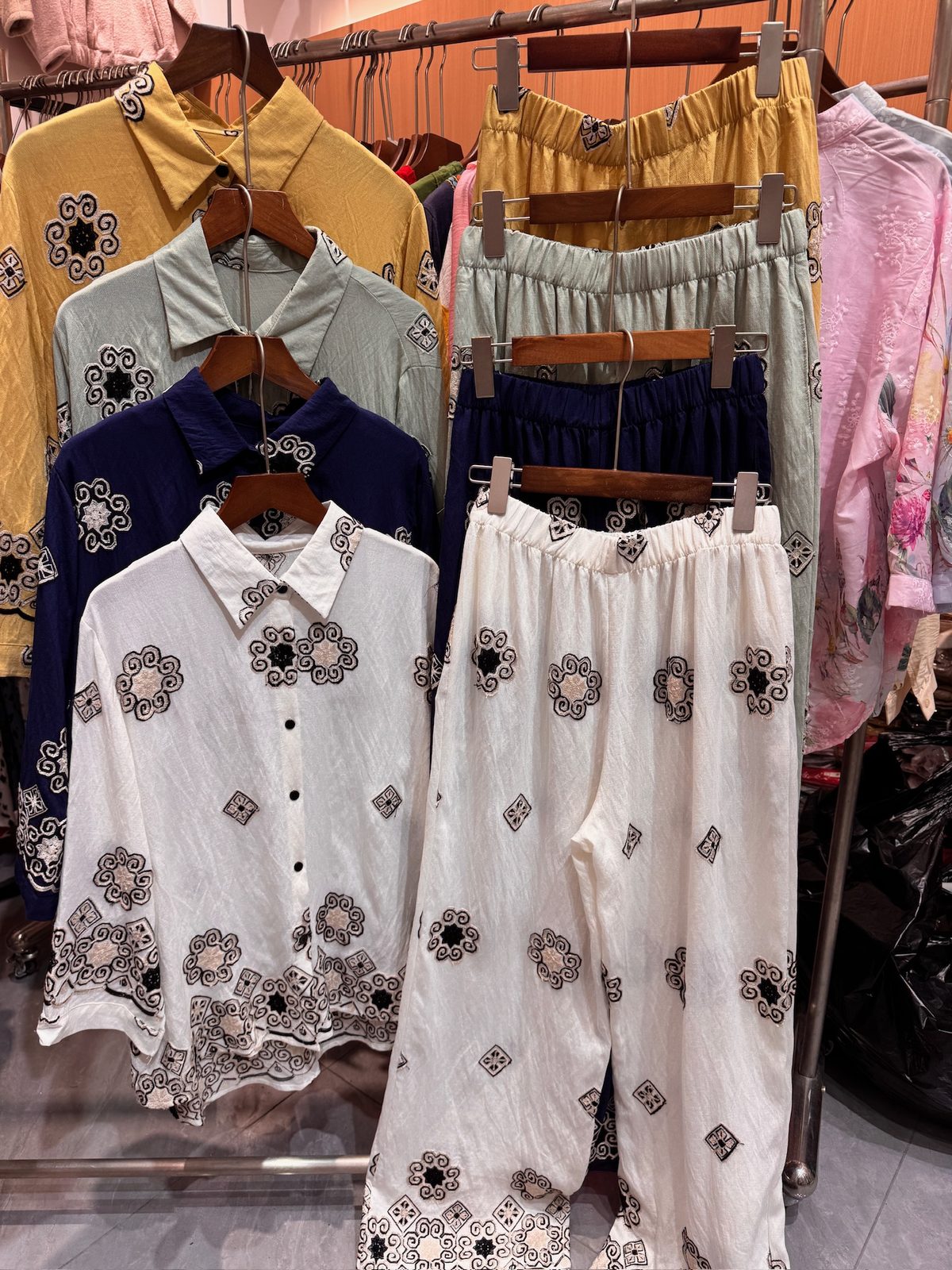 Embroidered motif shirt & pants set
