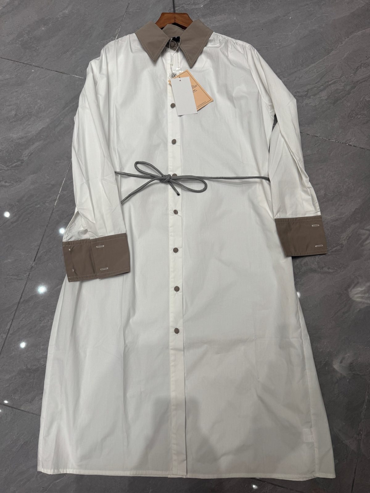 Contrast-collar belted shirt dress