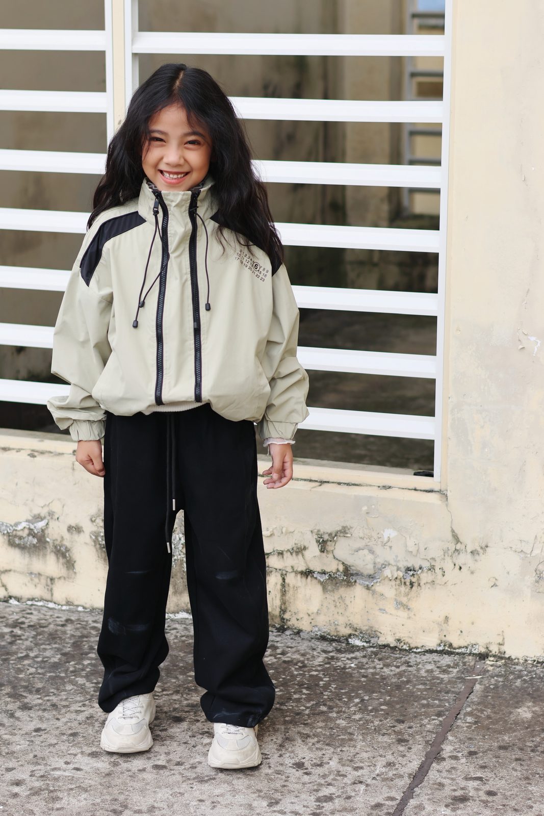 Colour-block windbreaker